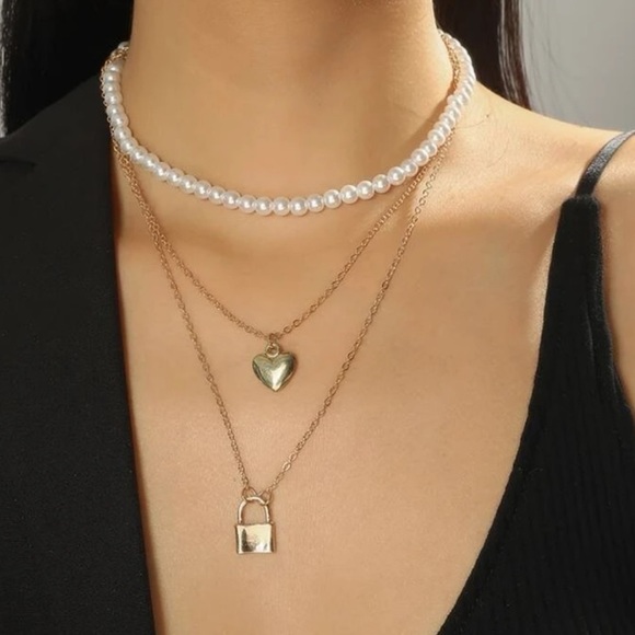 💥Sale Price💥Beautiful Gold Layered Pearl, Lock & Heart Necklace NWT - Picture 1 of 3